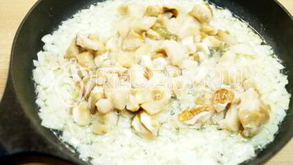 грибная солянка в горшочке