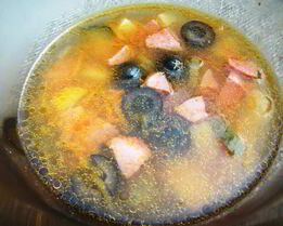 Мясная солянка с маслинами