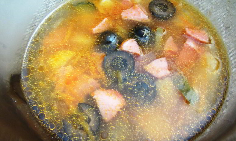 Рецепт мясная солянка с маслинами