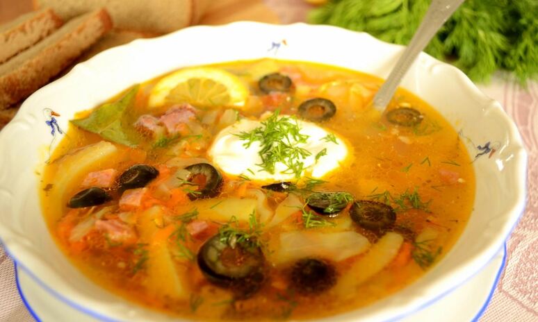 Рецепт солянка с говядиной, колбасой, капустой и картошкой