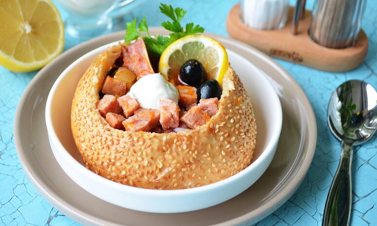 Рецепт солянка с копченостями в хлебе