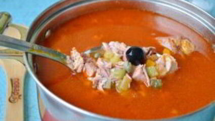 солянка с копченостями в хлебе