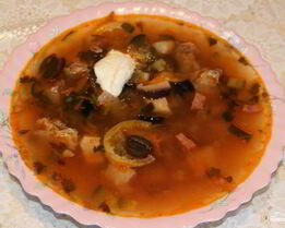 Солянка со свининой в мультиварке