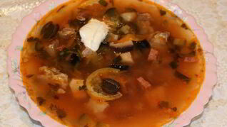 Солянка со свининой в мультиварке