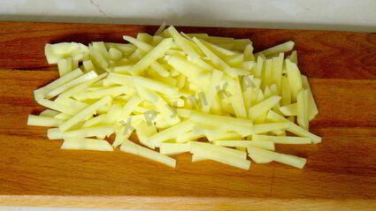 суп солянка с оливками и колбасой