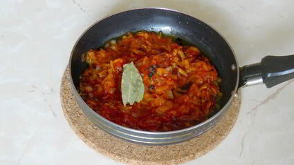 суп солянка с оливками и колбасой