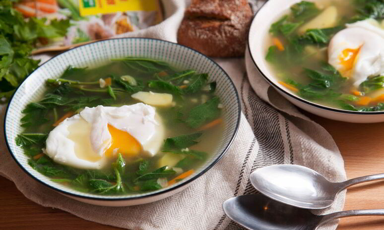 Рецепт суп из крапивы с булгуром и яйцом-пашот