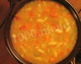 Итальянский томатный суп-пюре из белой фасоли с сельдереем