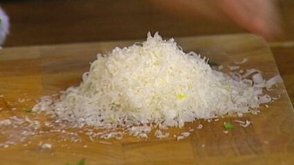 семга с супом-пюре из зеленого горошка