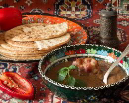 Суп-пюре из фасоли с беконом и черносливом