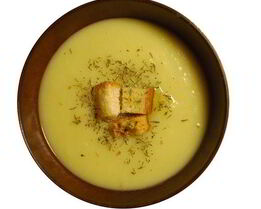 Суп-пюре из картофеля и лука-порея с крутонами