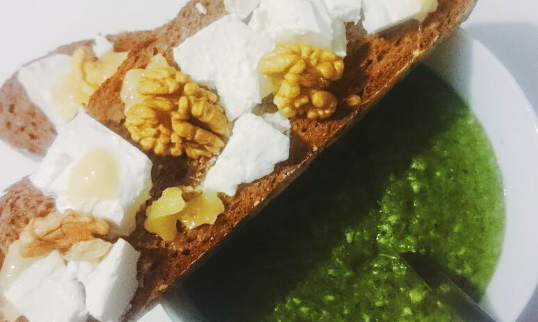 Рецепт суп-пюре из шпината, цветной капусты и риса с зерновыми тартинами