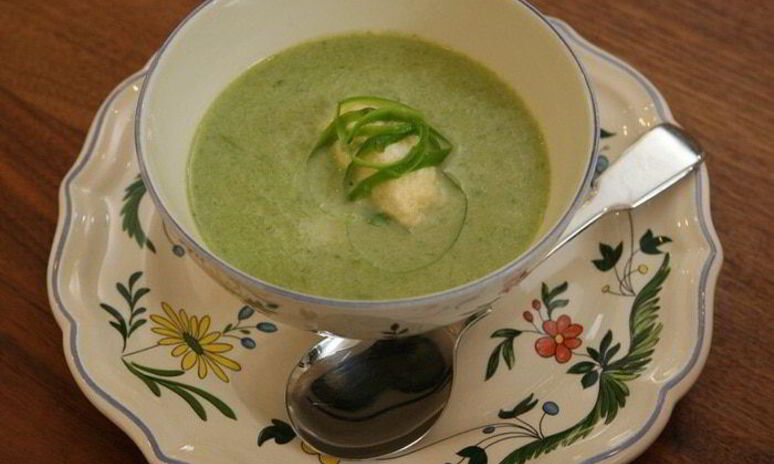 Рецепт суп-пюре из спаржи с клецками из феты