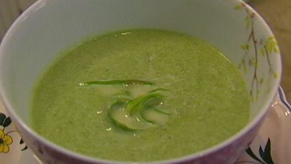 суп-пюре из спаржи с клецками из феты