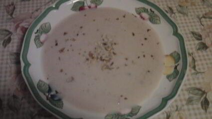 суп-пюре из цветной капусты с грецкими орехами