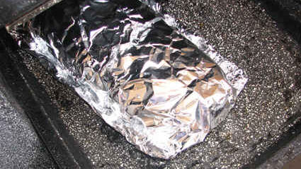 суп-пюре из зеленого горошка и ароматный хлеб с травами