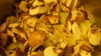 суп-пюре с запеченными баклажанами, помидорами и грибами