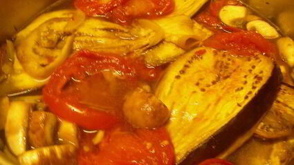 суп-пюре с запеченными баклажанами, помидорами и грибами