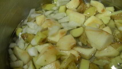 свекольный суп-пюре с яблоком и тимьяном