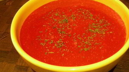 свекольный суп-пюре с яблоком и тимьяном