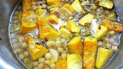 тыквенный суп-пюре с нутом и креветками