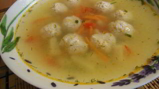 Суп с фрикадельками из индюшиной грудки