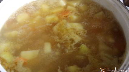 суп с говяжьей печенью и зеленым горошком