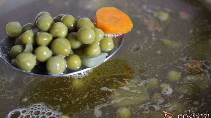 суп с говяжьей печенью и зеленым горошком