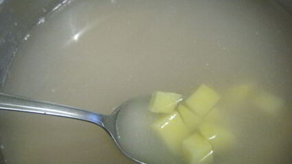 суп с кальмарами и морской капустой