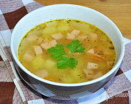 Суп с колбасой и вермишелью