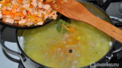 суп с колбасой и вермишелью