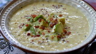 Суп с луком-пореем и авокадо