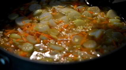 суп с луком-пореем и авокадо