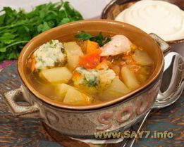 Суп с цыпленком, овощами и клецками с зеленью