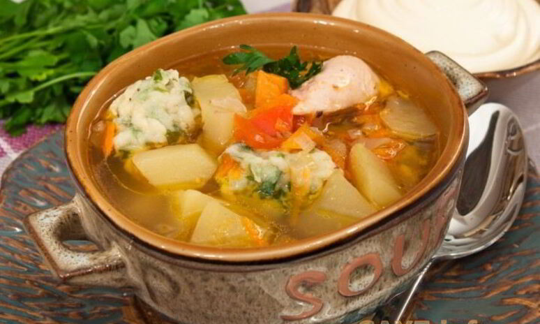 Рецепт суп с цыпленком, овощами и клецками с зеленью