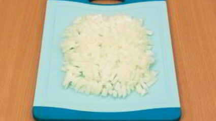 суп с цыпленком, овощами и клецками с зеленью