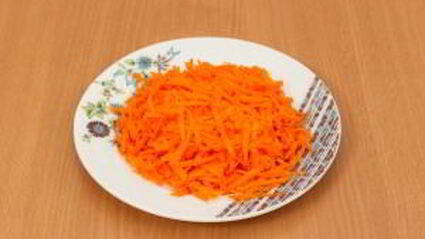 суп с цыпленком, овощами и клецками с зеленью