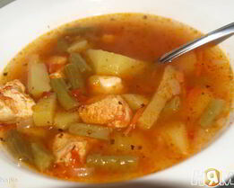Томатный куриный суп со стручковой фасолью