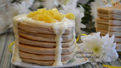 американские панкейки со сметанно-манговым соусом