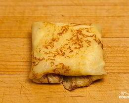 Блинчики с творогом в сметане