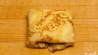 Блинчики с творогом в сметане