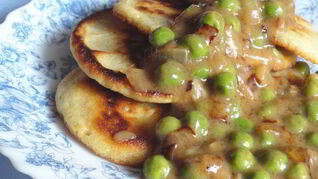 Блины на пиве с зеленым горошком