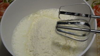 блины на сыворотке с тунцом и рисом