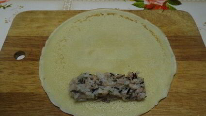 блины на сыворотке с тунцом и рисом