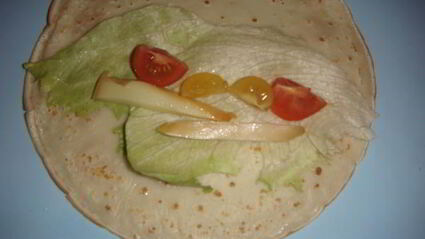 блины с копченым кальмаром и овощами