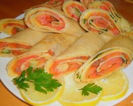 Блины с красной рыбой и огурцом