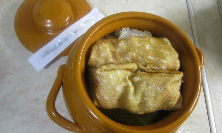 Рецепт блины с курицей, грибами и сыром в горшочке