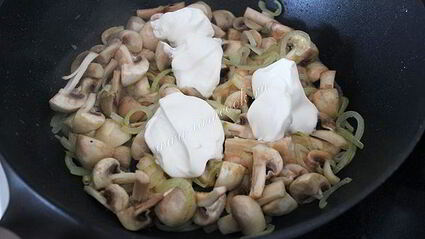 блины с курицей и грибами