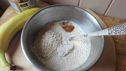 овсяноблин с бананом и арахисовой пастой