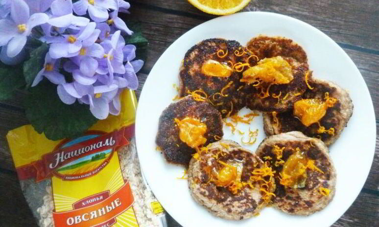 Рецепт овсяные блинчики с орехами и мандариновым соусом